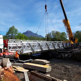 pose d'un pont en métal